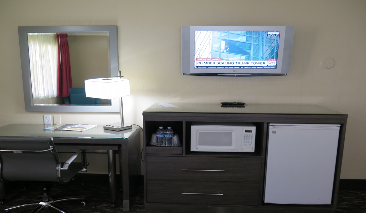 Deluxe Double Queen Room