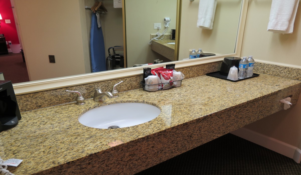 Suite with Fireplace and Jet Tub