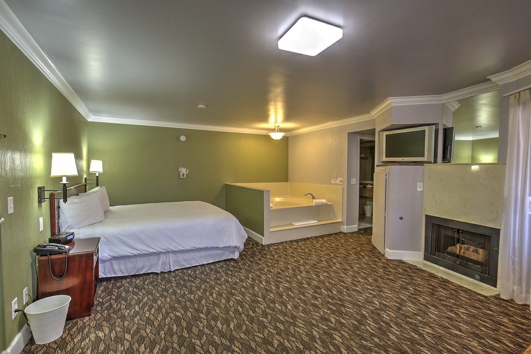 Suite with Fireplace and Jet Tub